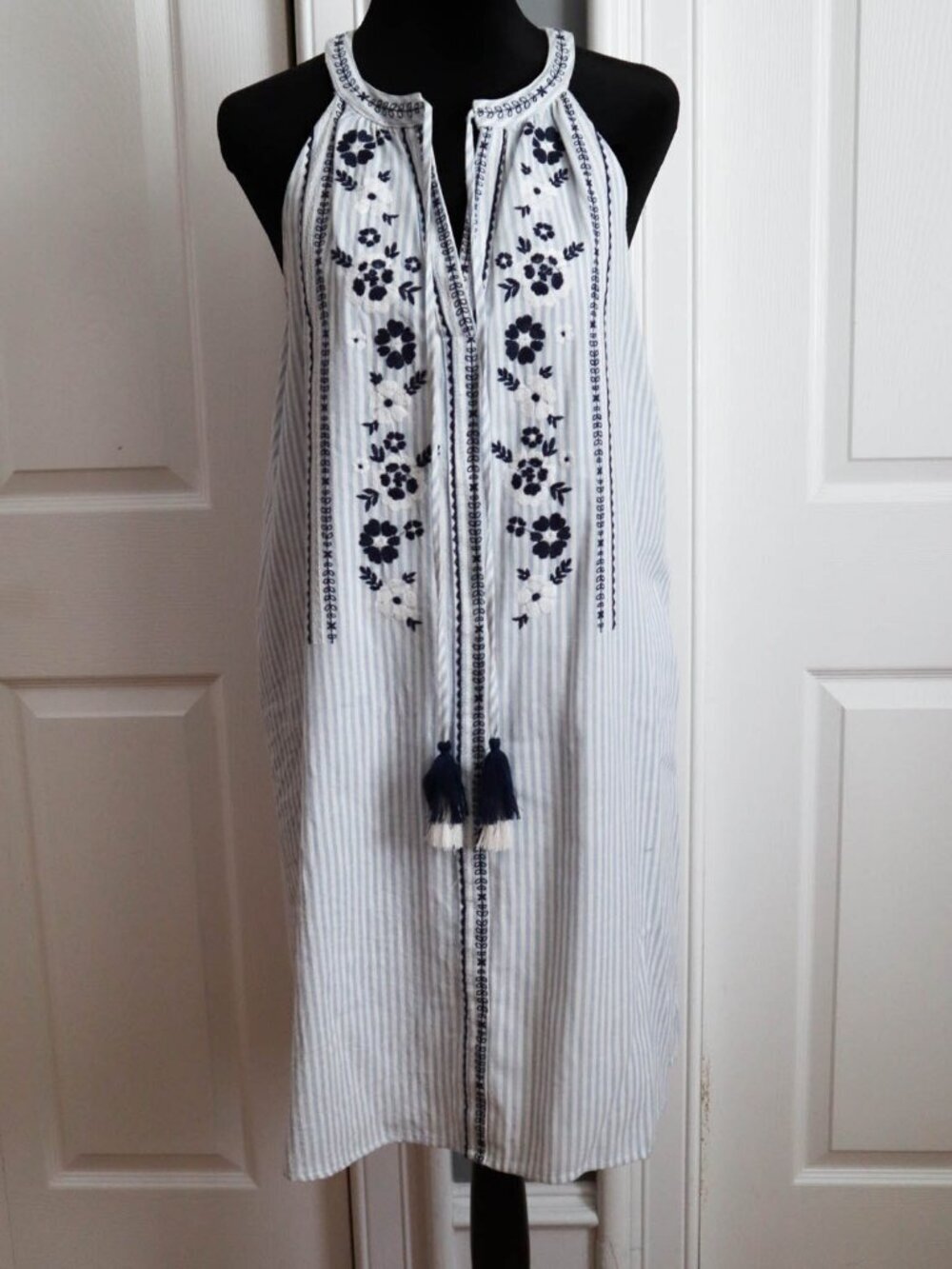 Blue Rain Sleeveless Shift Midi Dress Embroidered Floral Details Blue Boho Sz L